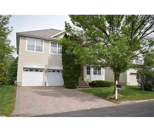 30 Springfield Rd photo 1