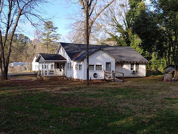 3rd image of 228 Circle Dr