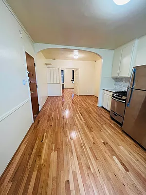 Rented by Standard Living Realty Inc | media 20