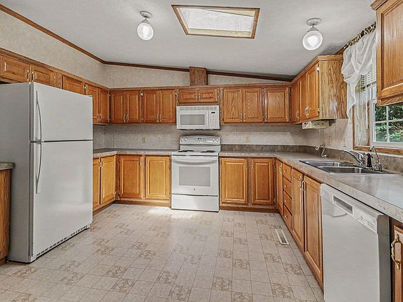 3rd image of 3757 W Woodview Dr