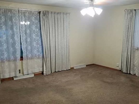 3rd image of 4717 Pershing Ave