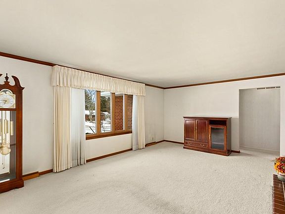 3rd image of 559 Fairoaks Blvd
