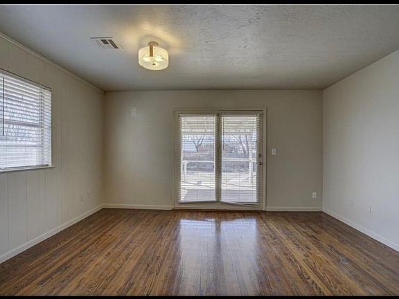 2nd image of 2009 Hardy Dr