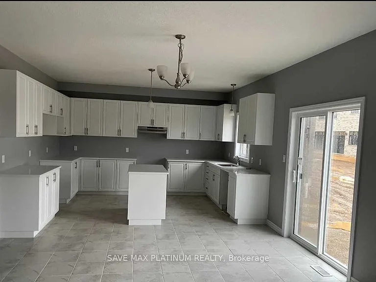37 Sass Cres — Photo 6