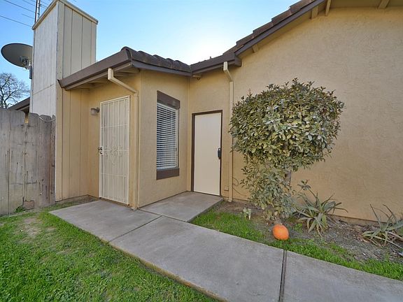 3rd image of 8744 Fox Creek Dr