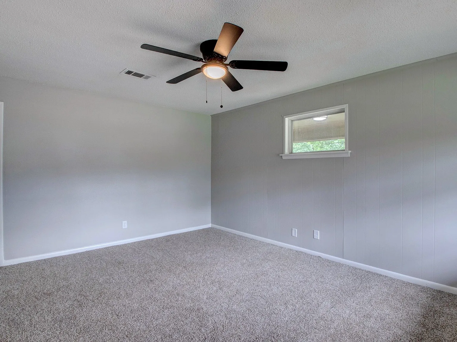 Charming 3-Bedroom Home with Deck & Fenced Backyard — Photo 4