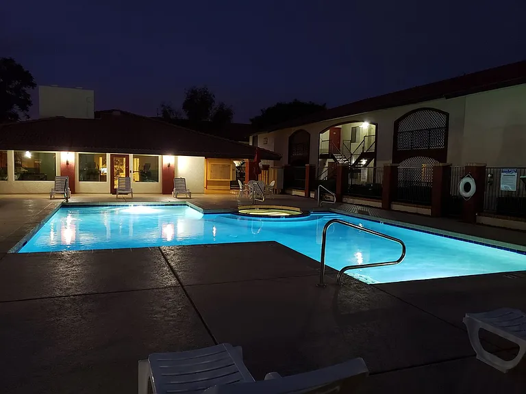 Desert Lakes Apartments — Photo 20