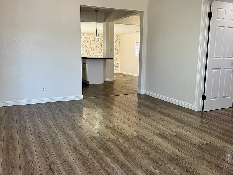 6752 Rostrata Ave — Photo 5