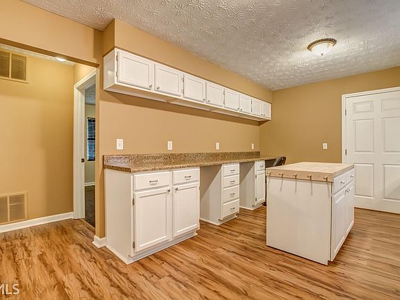 4th image of 3760 Pleasant Hill Dr