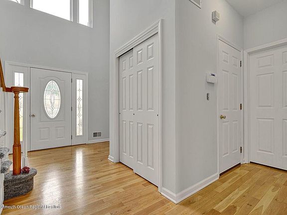2nd image of 1129 Bay Ave