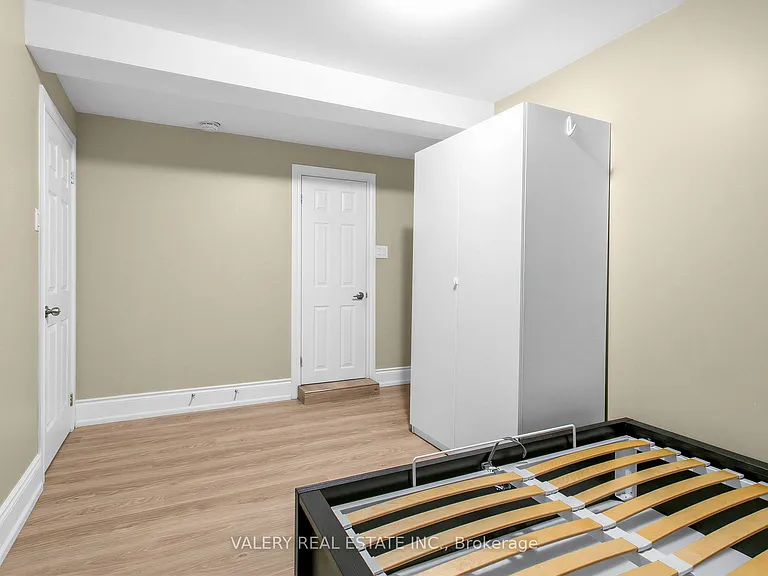 133 Meadowvale Dr #LOWER — Photo 9