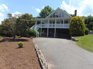 435 Riverwalk Dr, Burnsville, NC 28714