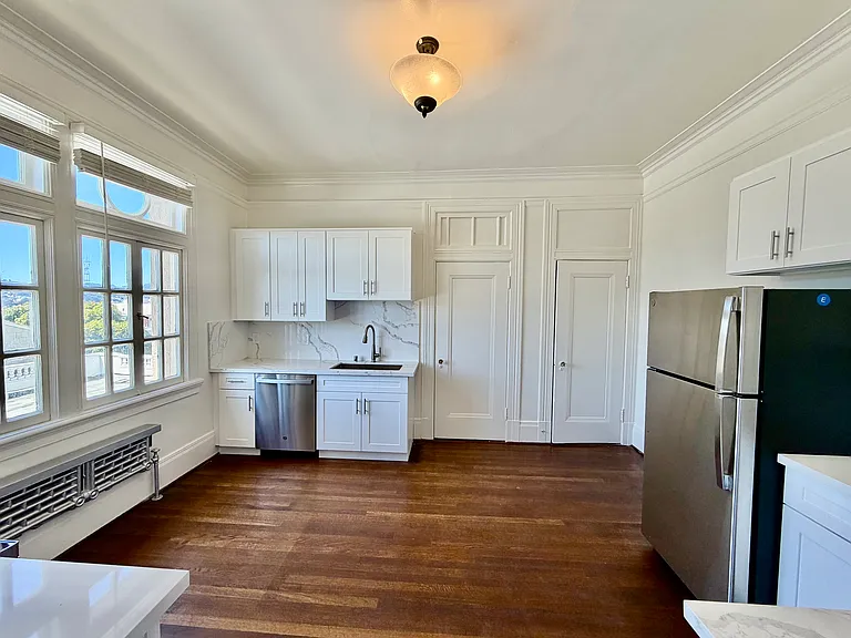 1899 California St #10 — Photo 8