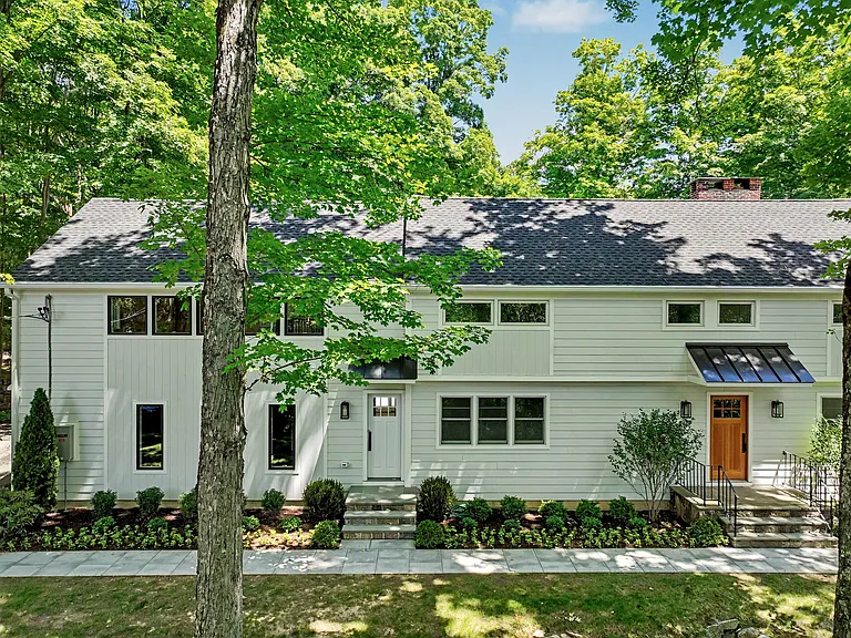 403 Stanwich Rd — Photo 5