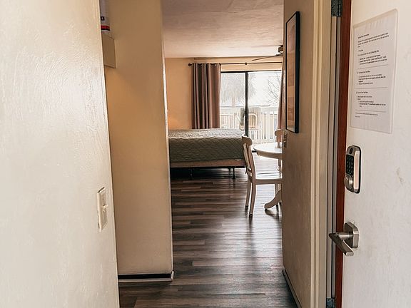 3rd image of 211 2nd St UNIT 222