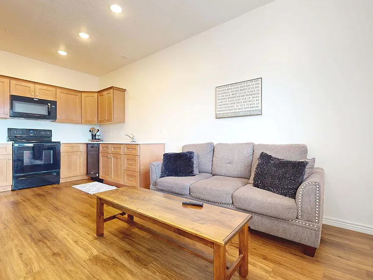 1055 W 400 N — Photo 21