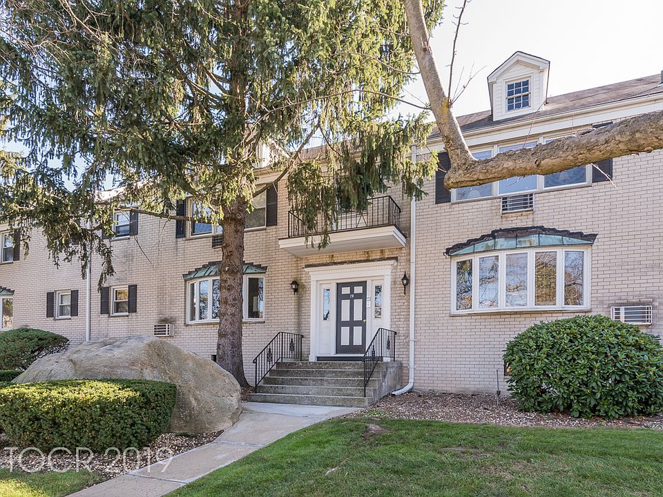 1st image of 28 Bon Aire Cir