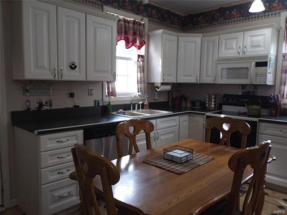 3rd image of 216 Poplar St