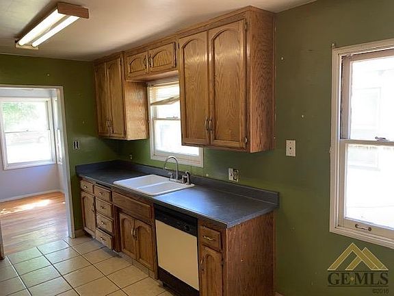 4th image of 203 Beech St