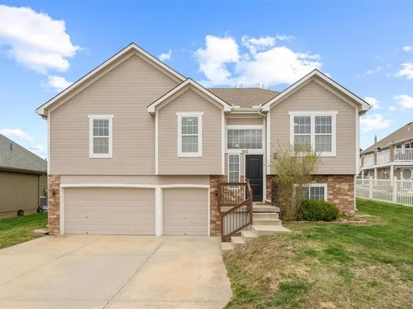 302 Eagle Glen Ct, Raymore, MO 64083