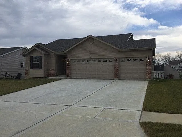 Building Photo - 514 Sceptre Dr