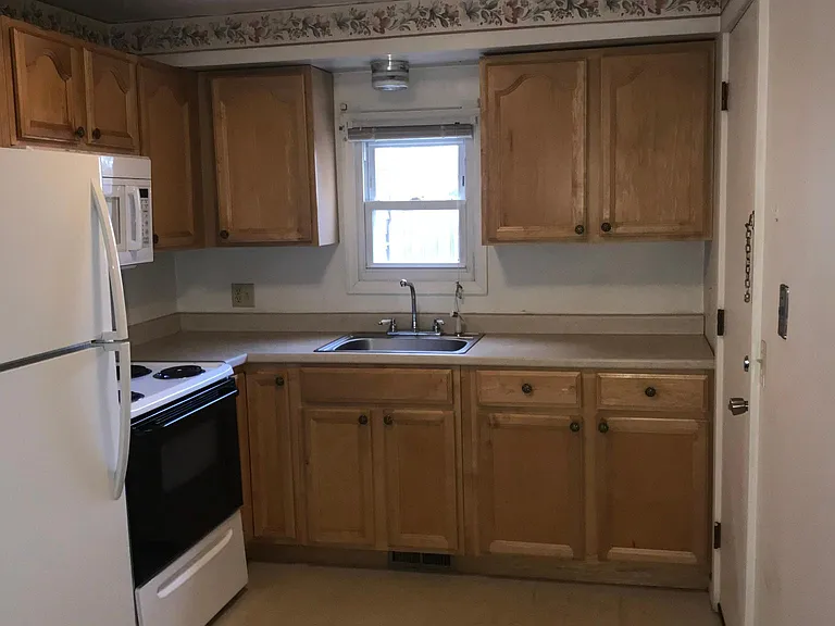 33 Mettler St #A — Photo 6