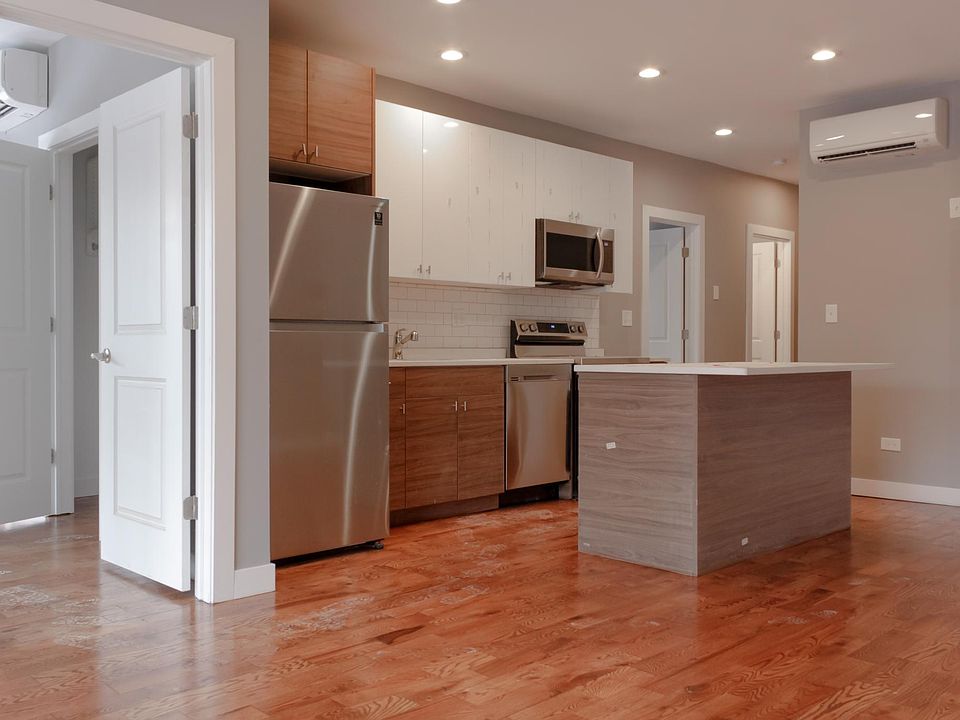 1st image of 4526 S Drexel Blvd #502