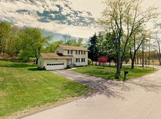 2 Saddle Ridge Dr, Hopewell Junction, NY 12533