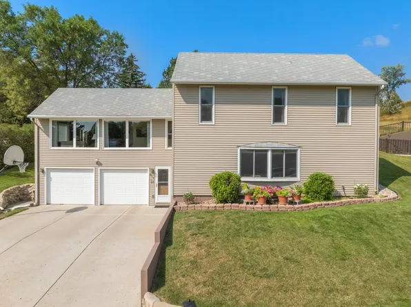 911 23rd St NW, Minot, ND 58703