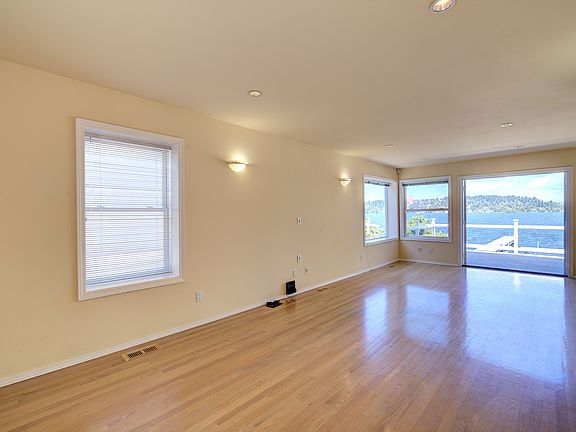 5th image of 9942 Rainier Ave S