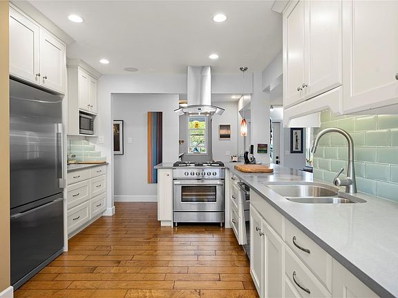 3rd image of 703 Hemsworth Rd