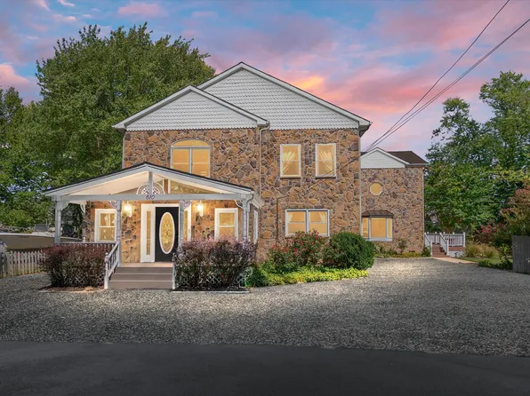 610 E Marshall Ave, Deale, MD 20751