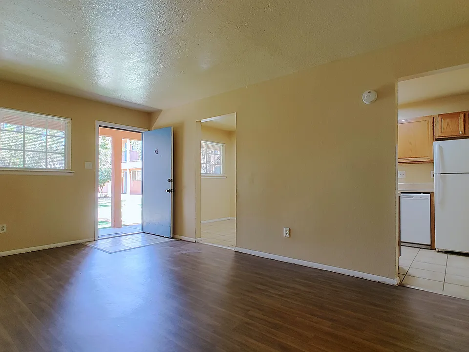 Casa Del Arroyo Apartments
