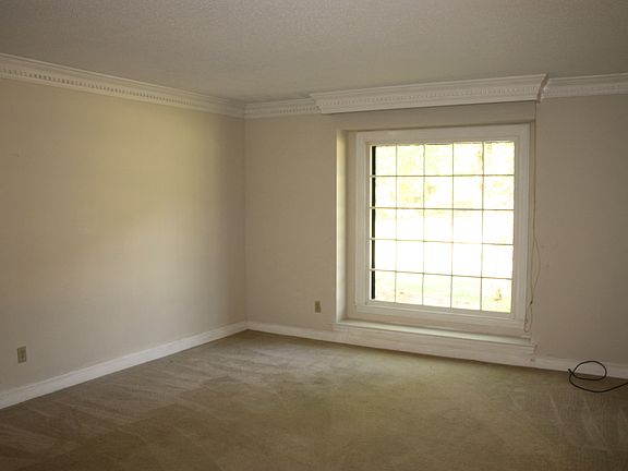 3rd image of 8407 Drury Ln