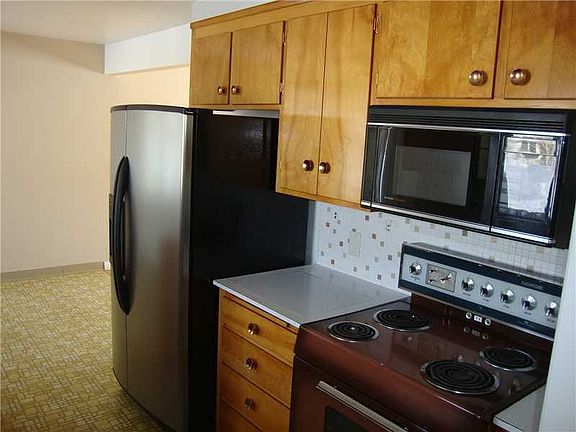 4th image of 2625 Yellowstone Ave
