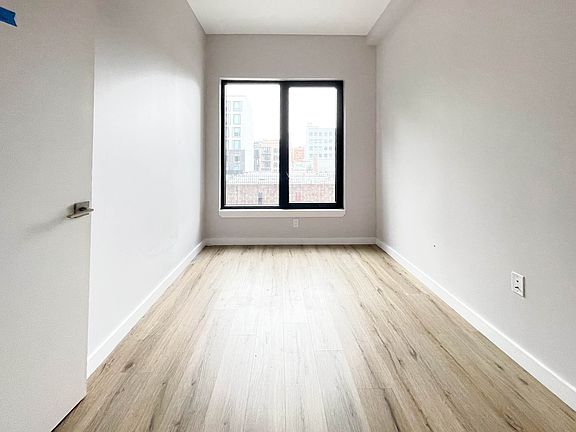 5th image of 996 Carroll St #5F