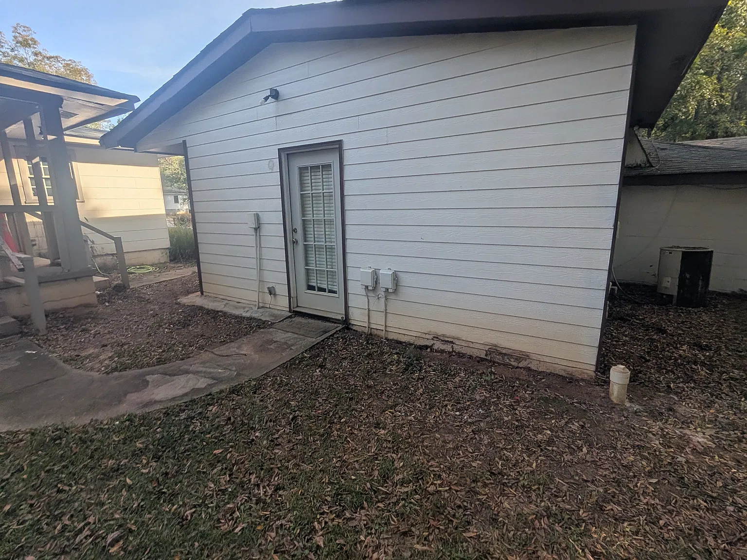 3 bed, 1100 sqft, $1,800 — Photo 2
