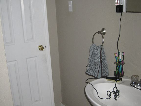 4th image of 4038 Jackson Ave