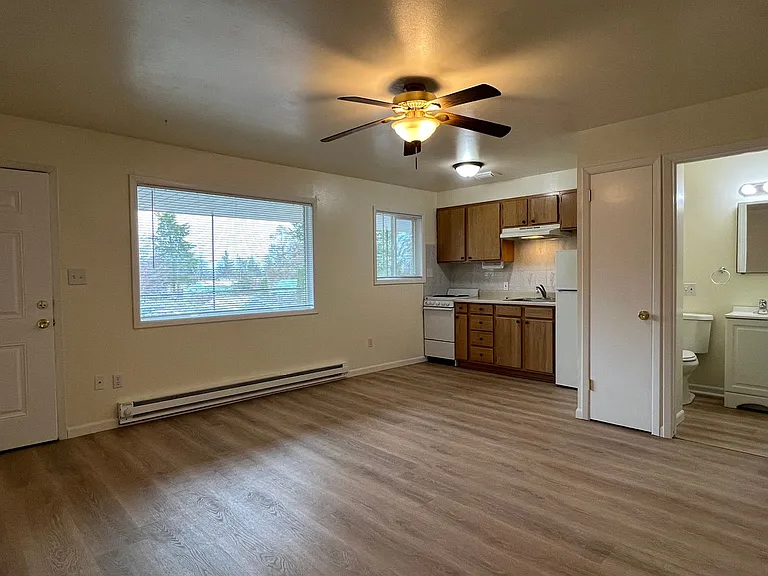 320 J St — Photo 35