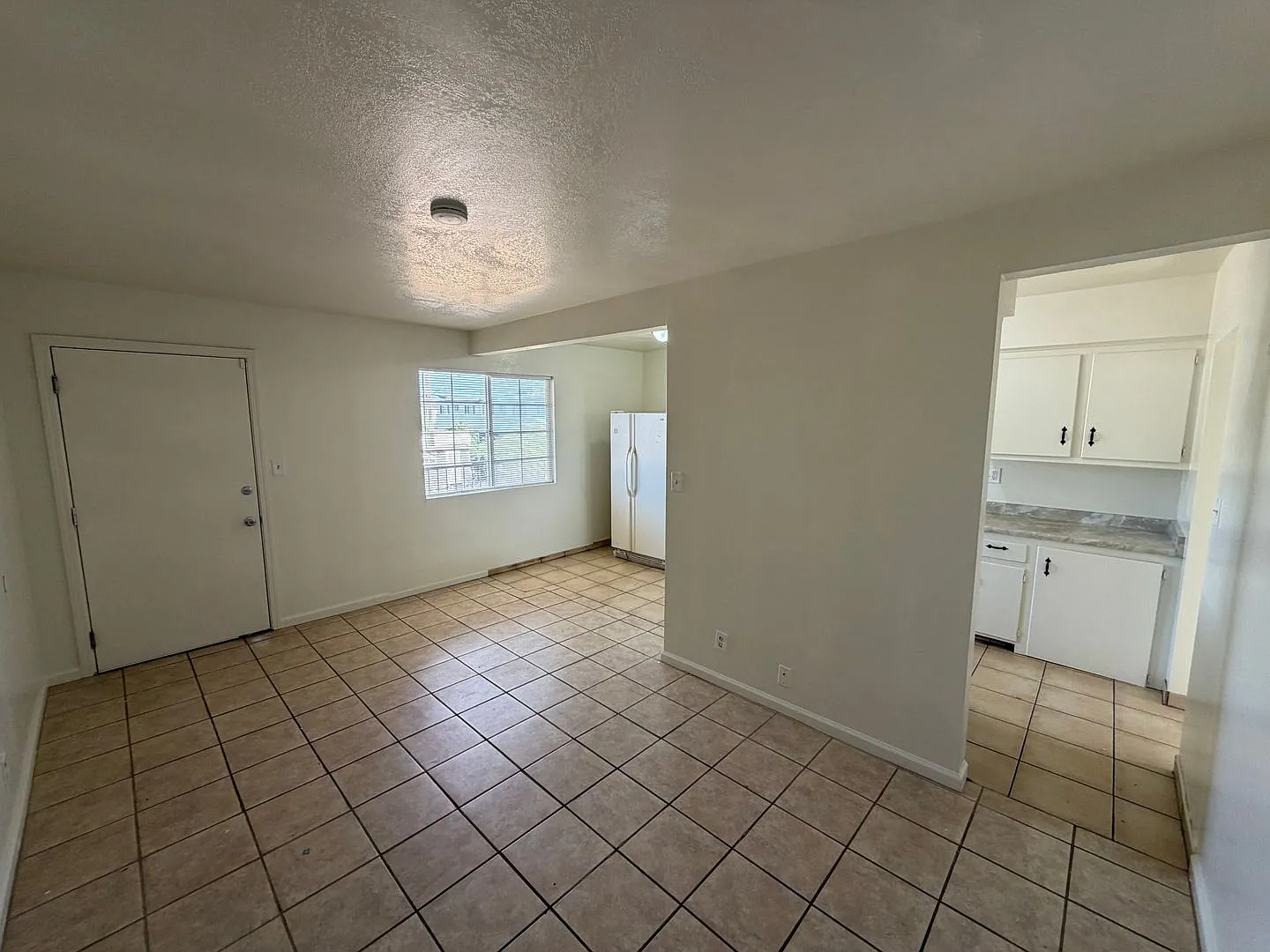 311 E. McElhaney Avenue Apartments — Photo 2