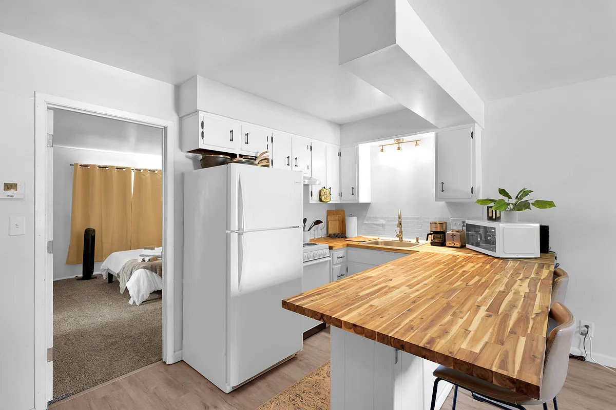 Building Photo - 406 Edgar St #4