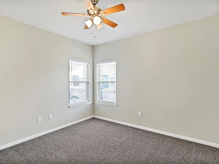 213 Grange St — Photo 13