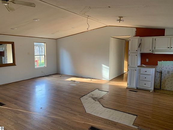 4th image of 5591 Jeffs Rd