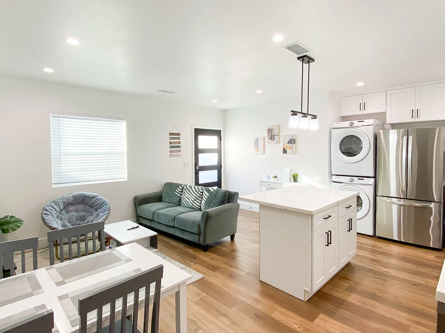 626 University Ave — Photo 4