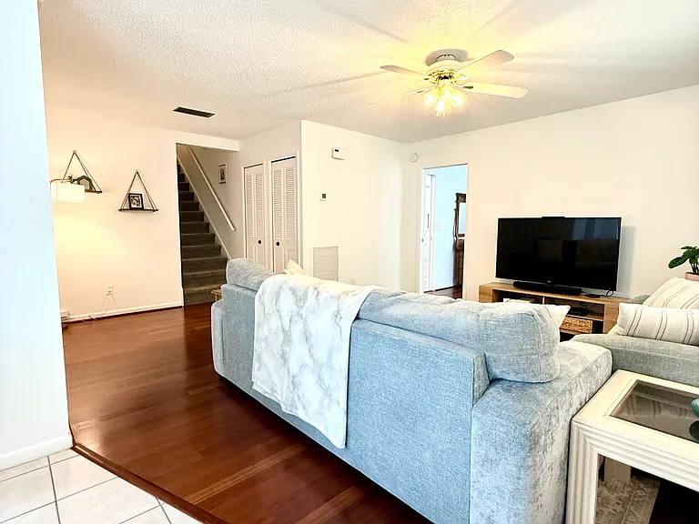 11801 Foxrun Ln — Photo 5