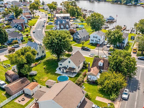 2nd image of 402 Bayside Dr
