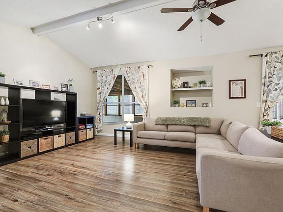 5th image of 3231 Laurel Grv N
