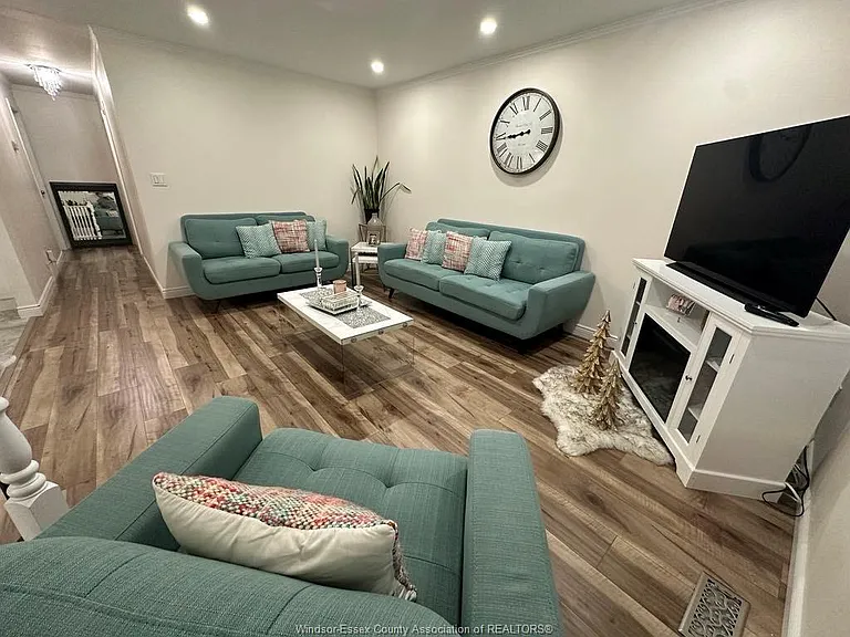 7929 Hawthorne Dr — Photo 17