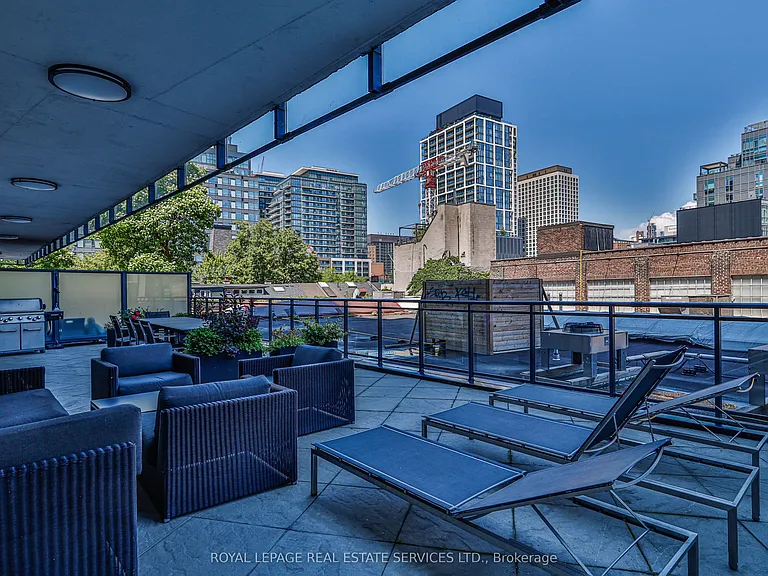 318 King St E #803 — Photo 25