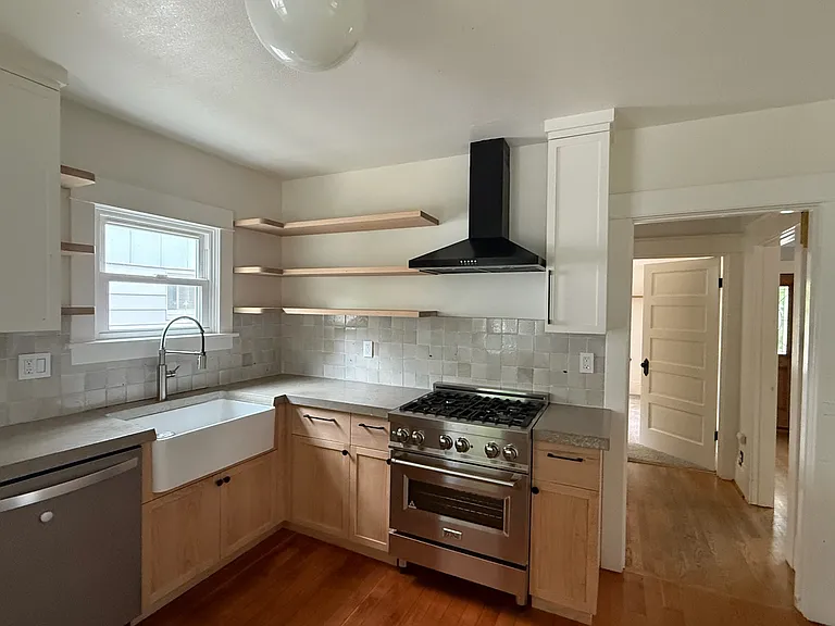 215 SE 30th Pl — Photo 13